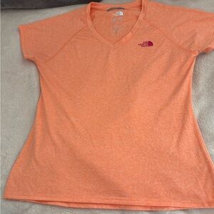 The North Face Women's  Orange/Peach  Short Sleeve Tee SZ M